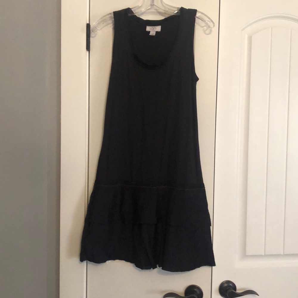 Black sleeveless dress